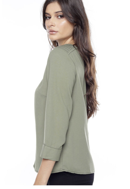 Blusa Manga 3/4 em Crepe Pespontada Sob Verde Militar - Image 4