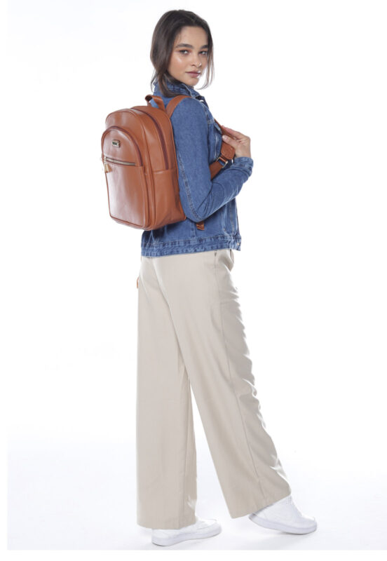 Mochila Feminina Caramelo Média Lisa Social Sob com Bolsos - Image 6