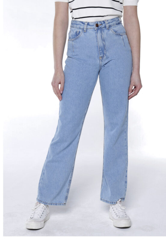 Calça Jeans Mom Feminina Reta Sob Azul Delavê