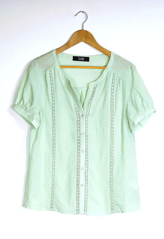 Camisa Feminina Manga Curta Cambraia de Algodão Sob Verde - Image 4