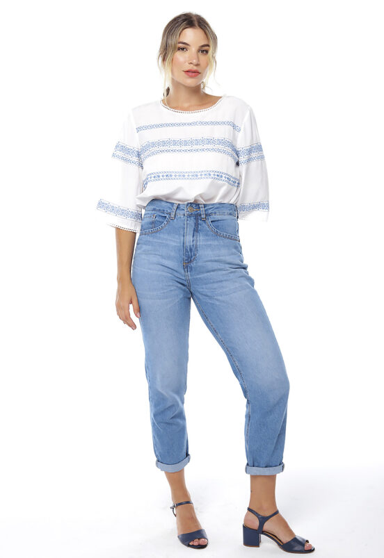 Blusa Branca Feminina em Viscose Manga 3/4 Bordada Sob - Image 3