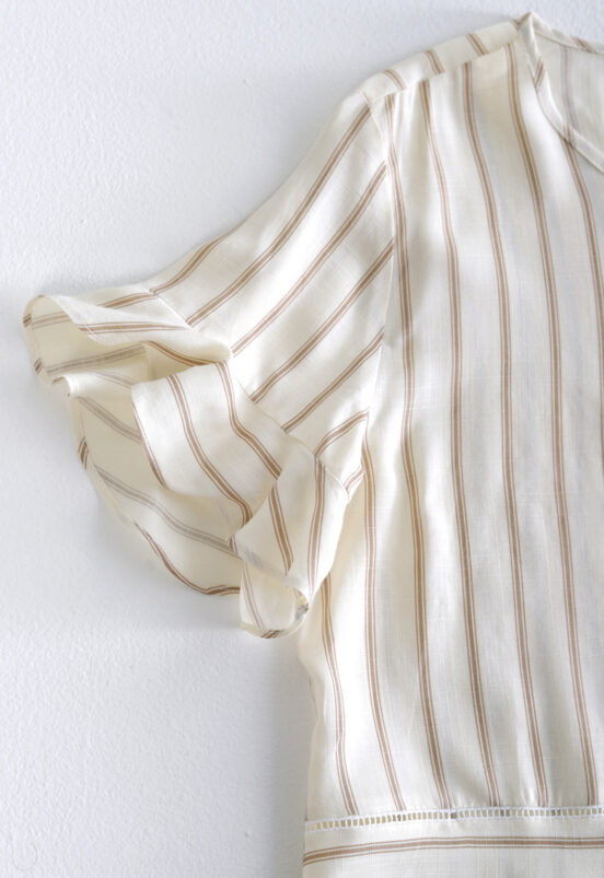 Blusa Listrada Feminina em Viscose Manga Curta  Sob Bege - Image 6