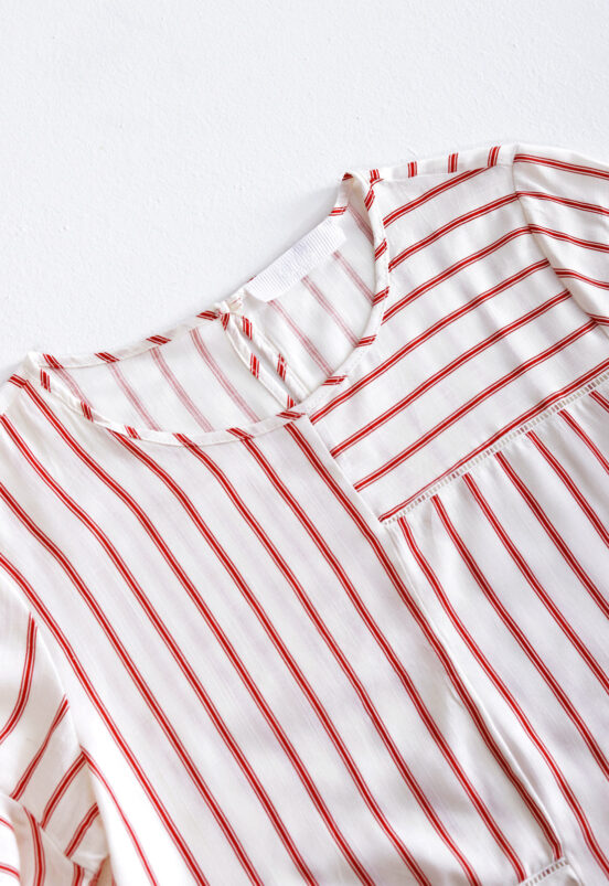 Blusa Listrada Vermelho Feminina em Viscose Manga Curta  Sob - Image 6