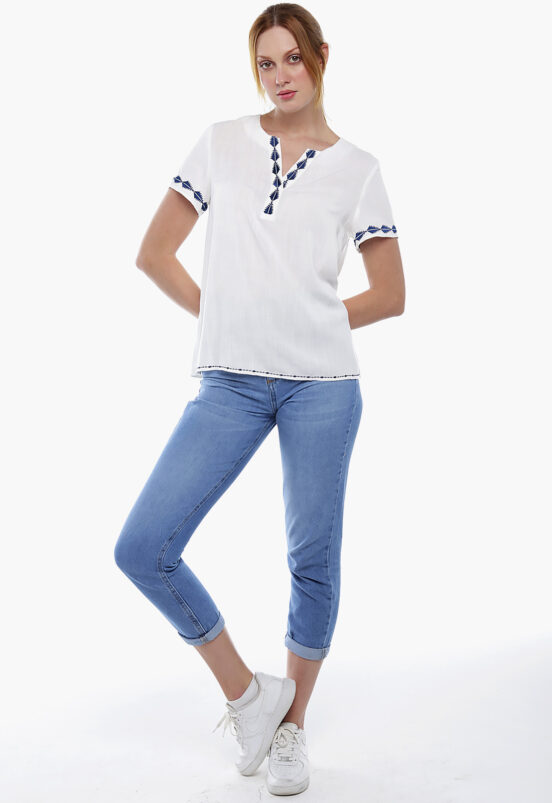 Blusa Branca Feminina Textura de Linho Manga Curta Bordada Sob - Image 5