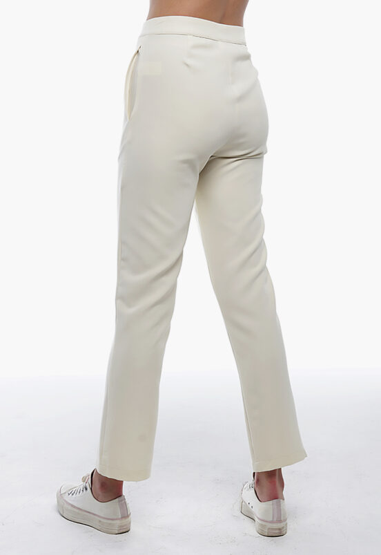 Calça Social  Off White Feminina Alfaiataria com Elastano e Bolsos Sob - Image 4