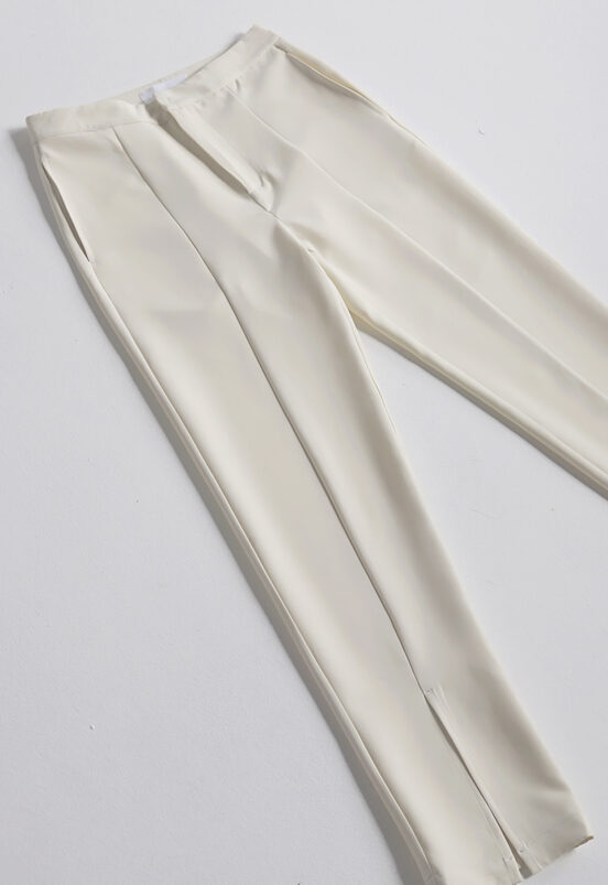 Calça Social  Off White Feminina Alfaiataria com Elastano e Bolsos Sob - Image 7