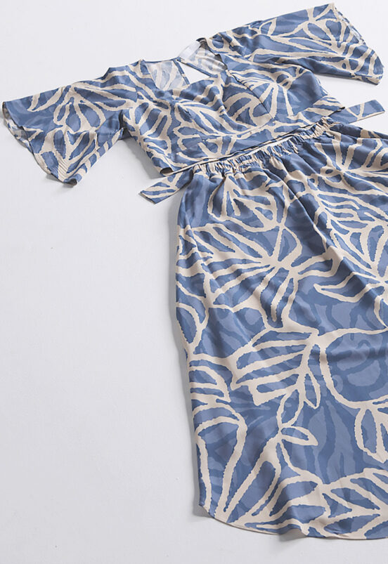 Conjunto Saia e Blusa Estampado Sob Azul e Bege - Image 7