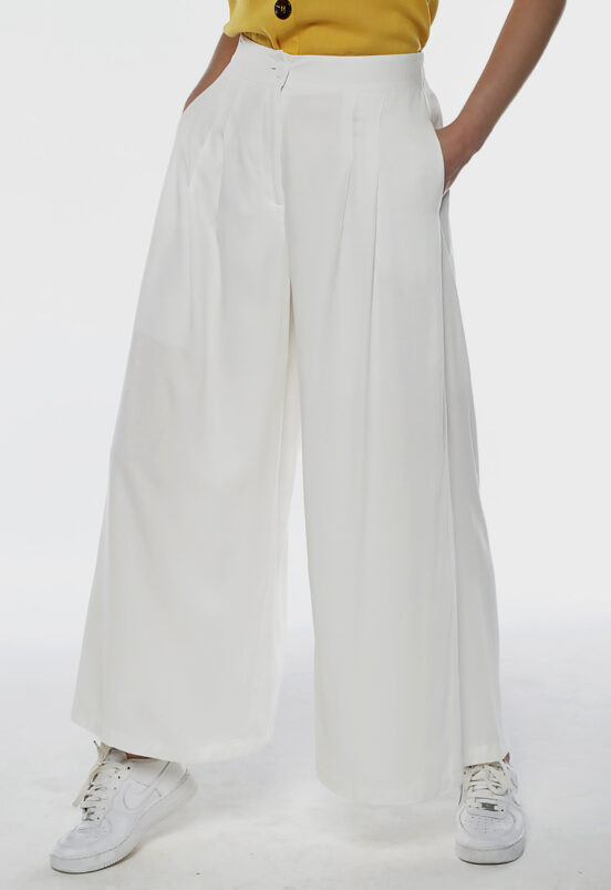 Calça Pantalona com Pregas Feminina Off White Sob com Bolsos - Image 2
