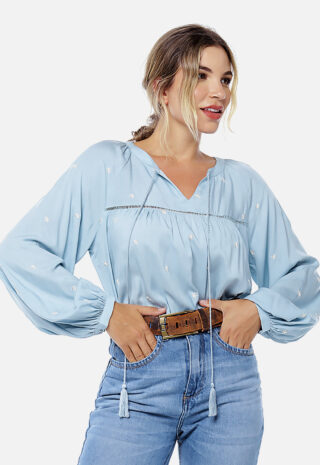 Blusa Boho Azul em Viscose Bordada Flores Sob