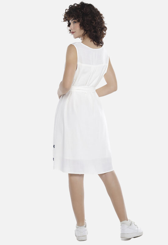 Vestido Off-White Gola V com Barra Bordada Azul Forrado Sob - Image 6