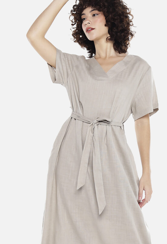 Vestido de Linho Areia  Midi com Bolsos Manga Curta Sob - Image 4