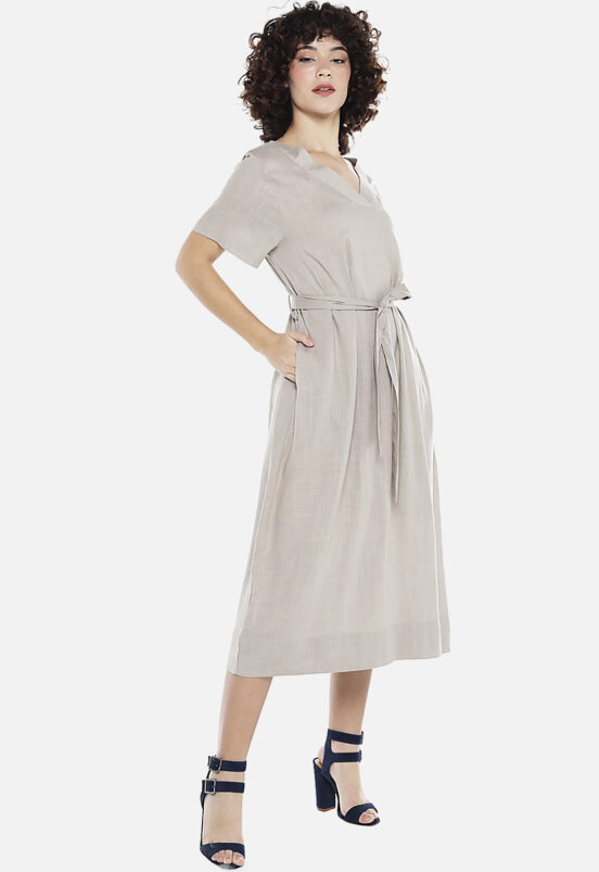 Vestido de Linho Areia  Midi com Bolsos Manga Curta Sob - Image 3