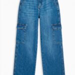 Calça Jeans Reta Feminina com Bolsos Sob