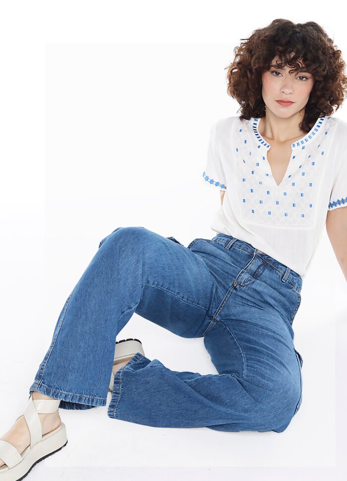 Calça Jeans Reta Feminina com Bolsos Sob - Imagem 5