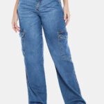 Calça Jeans Reta Feminina com Bolsos Sob