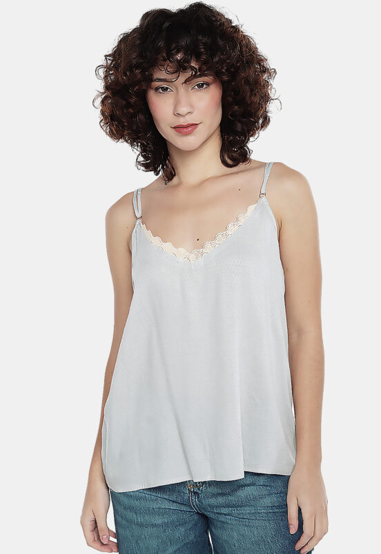 Regata  de Viscose com Renda Boho Sob Verde - Image 3