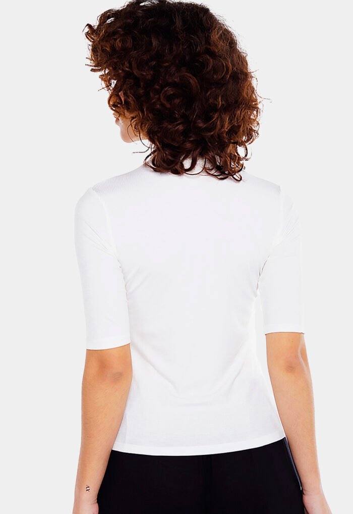 Blusa Branca Viscose Canelada com Mangas Sob - Imagem 4