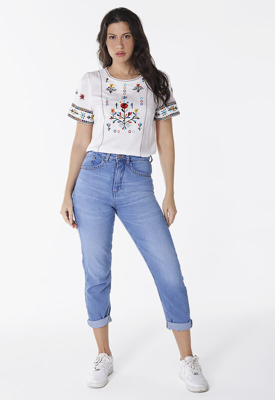 Blusa Branca Feminina em Viscose Manga Curta Bordada Sob - Image 3