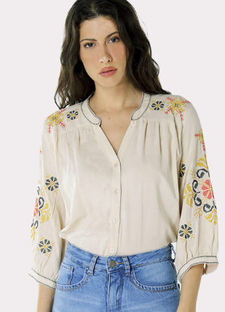 Camisa Areia Boho em Viscose Mangas Bordada Sob