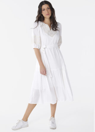 Vestido Branco Midi Bordado com Mangas Sob