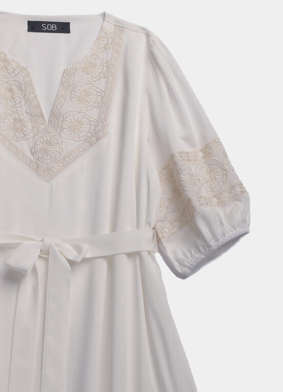 Vestido Branco Midi Bordado com Mangas Sob - Image 6