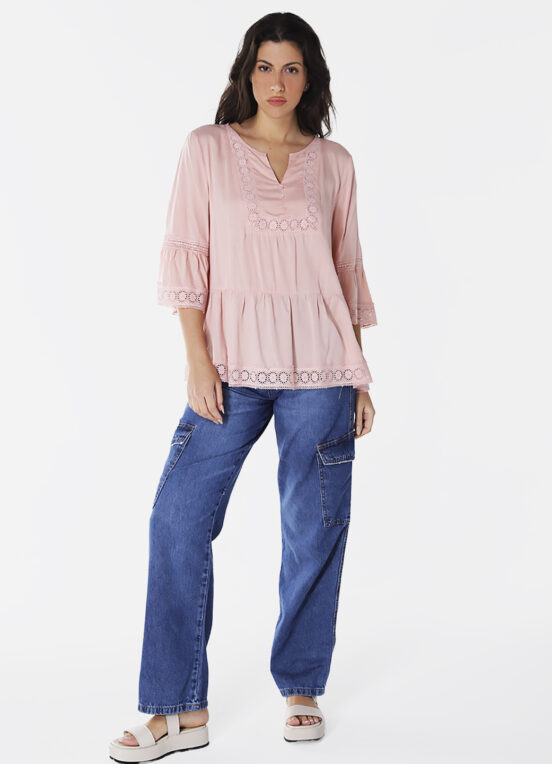 Blusa em Viscose Rosa Manga 3/4 com Renda Guipir - Image 3