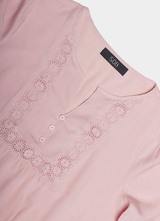 Blusa em Viscose Rosa Manga 3/4 com Renda Guipir - Image 4