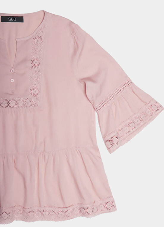 Blusa em Viscose Rosa Manga 3/4 com Renda Guipir - Image 5