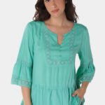 Blusa em Viscose Verde Manga 3/4 com Renda Guipir