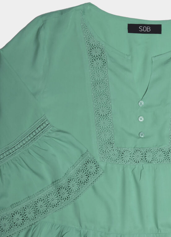 Blusa em Viscose Verde Manga 3/4 com Renda Guipir - Image 3