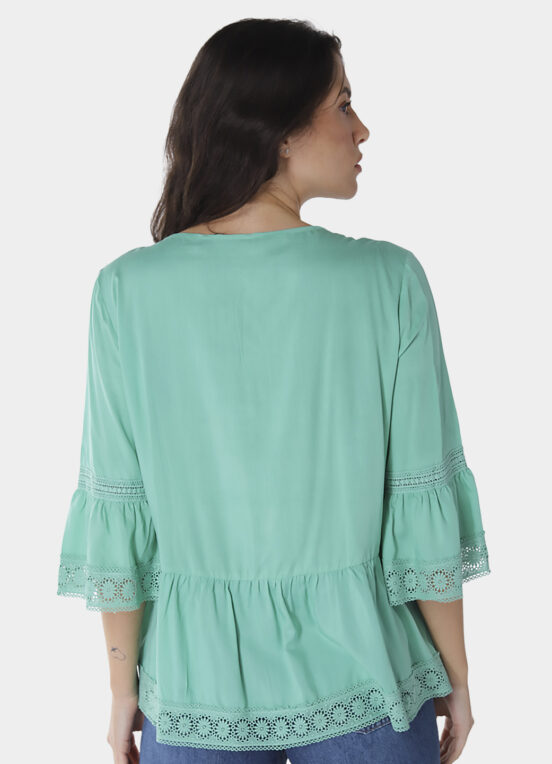 Blusa em Viscose Verde Manga 3/4 com Renda Guipir - Image 5