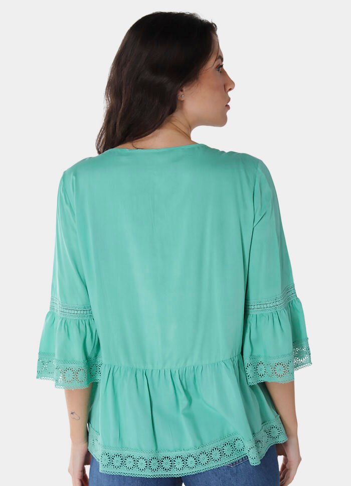Blusa em Viscose Verde Manga 3/4 com Renda Guipir - Imagem 5