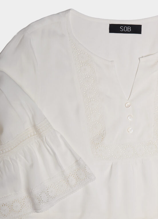 Blusa Branca em Viscose Manga 3/4 com Renda Guipir - Image 4