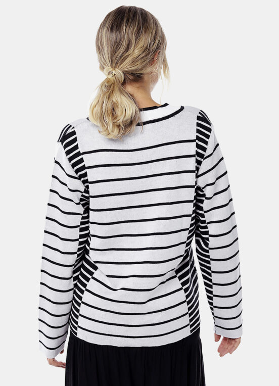 Blusa de tricot Gola V Listrada de Preto e Branco - Image 6