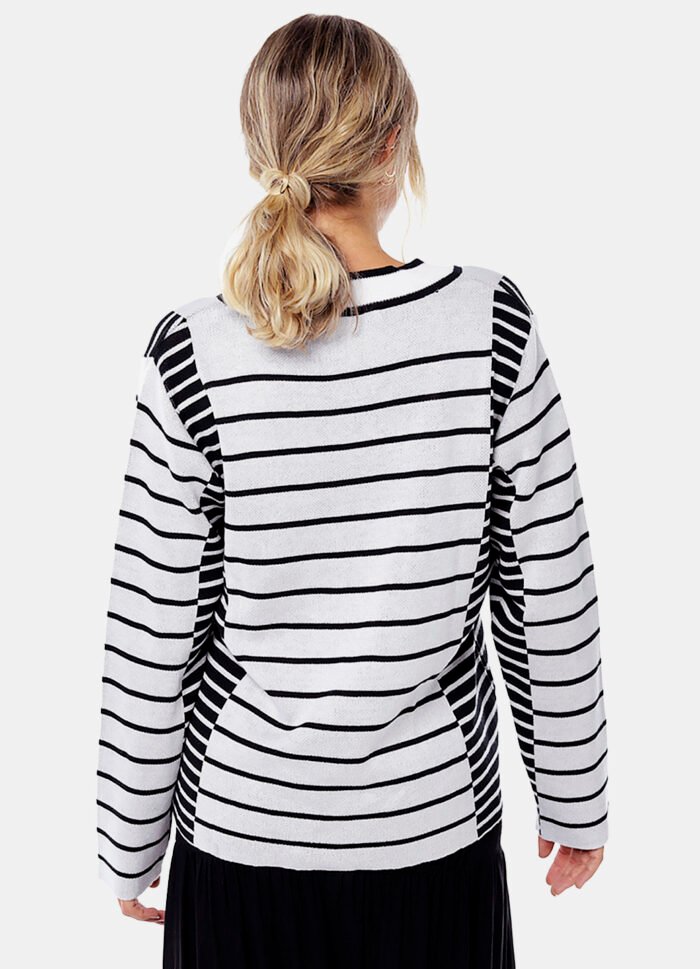 Blusa de tricot Gola V Listrada de Preto e Branco - Imagem 6