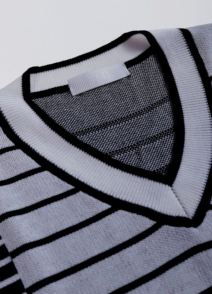 Blusa de tricot Gola V Listrada de Preto e Branco - Imagem 4
