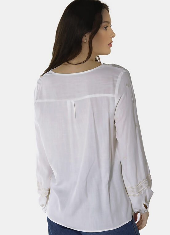 Blusa Branca e Bege Claro Bordada em Viscose Manga Longa - Image 3