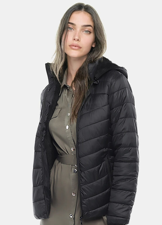 Casaco Puffer Preto Forrado Veludo com Bolsos