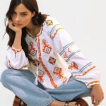 Blusa Branca Boho Bordada em Viscose com Mangas