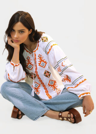 Blusa Branca Boho Bordada em Viscose com Mangas
