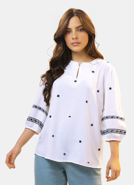 Blusa Branca Bordada Feminina em Viscose Manga 3/4 - Image 2