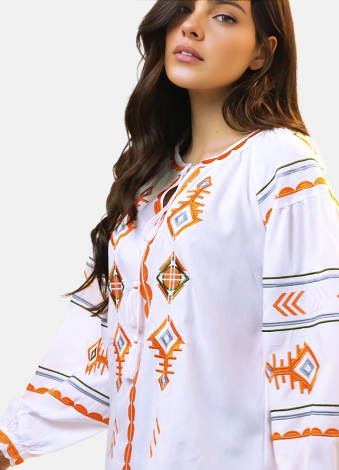 Blusa Branca Boho Bordada em Viscose com Mangas - Imagem 6