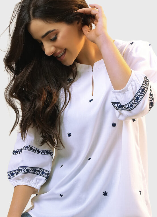Blusa Branca Bordada Feminina em Viscose Manga 3/4 - Image 5