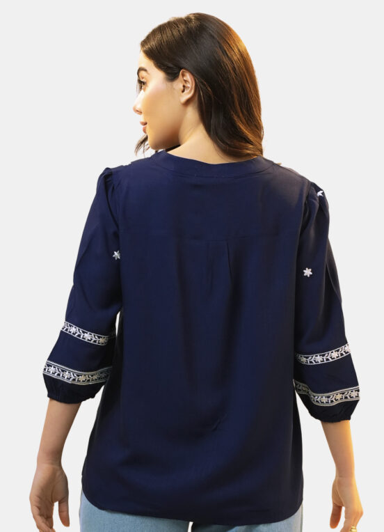 Blusa Feminina Marinho em Viscose Manga 3/4 Bordada Branco - Image 3