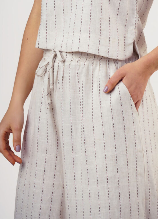 Calça de Linho Bege Listrada Pantalona com Bolsos - Image 2