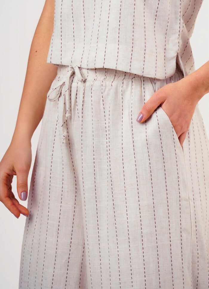 Calça de Linho Bege Listrada Pantalona com Bolsos - Imagem 2