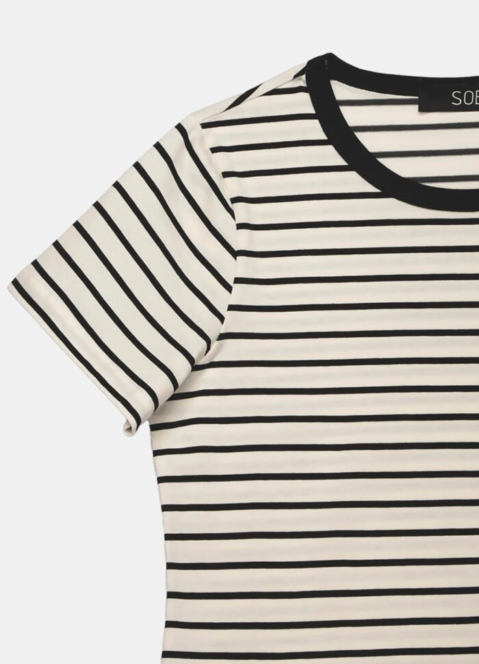 Blusa Feminina Listrada Preta Retrô em Malha de Algodão - Imagem 6