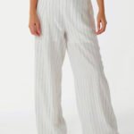 Calça Pantalona de Linho Branca Risca de Giz com Bolsos