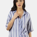 Camisa Feminina Listrada Branca e Azul Viscose Manga Curta