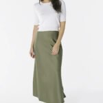 Saia Longa de Cetim Evasê com Elastano Verde Militar Sob